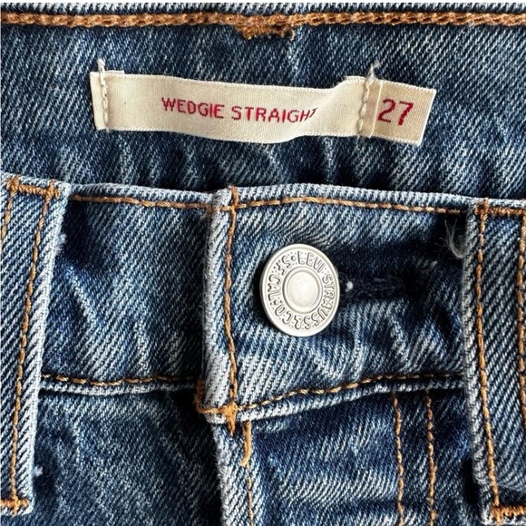 Levi’s Wedgie Straight Raw Hem Jeans - Picture 5 of 6